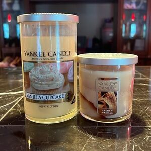 Yankee candle set of 2.  1 French vanilla 7oz & 1 vanilla cupcake 12 oz candles
